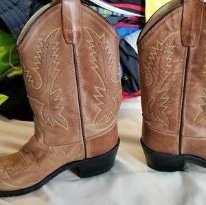 Youth cowboy boots size 5